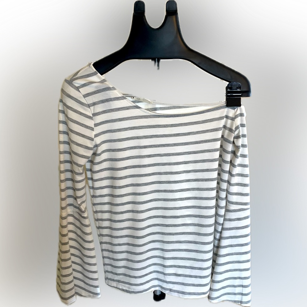 Vestique, Off the shoulder white and grey top, flare sleeves, S